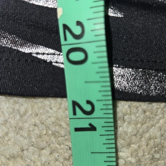 Cropped long sleeve top - Picture 3 of 8